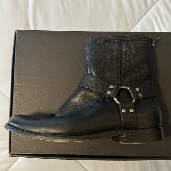 FRYE Phillip Harness Short Women’s Leather Boots Sz 10 EUC in black. - Picture 4 of 9